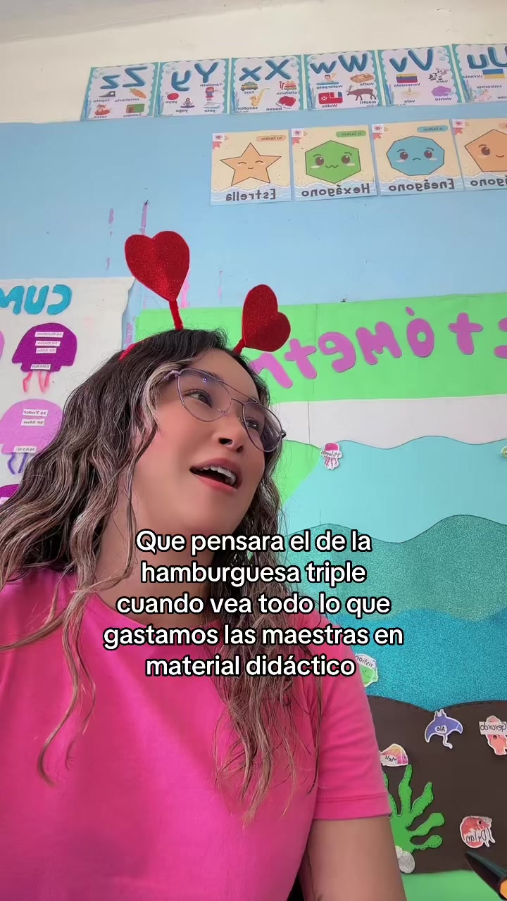 @Lilia Castillo 🌻🌈🍎🖍️