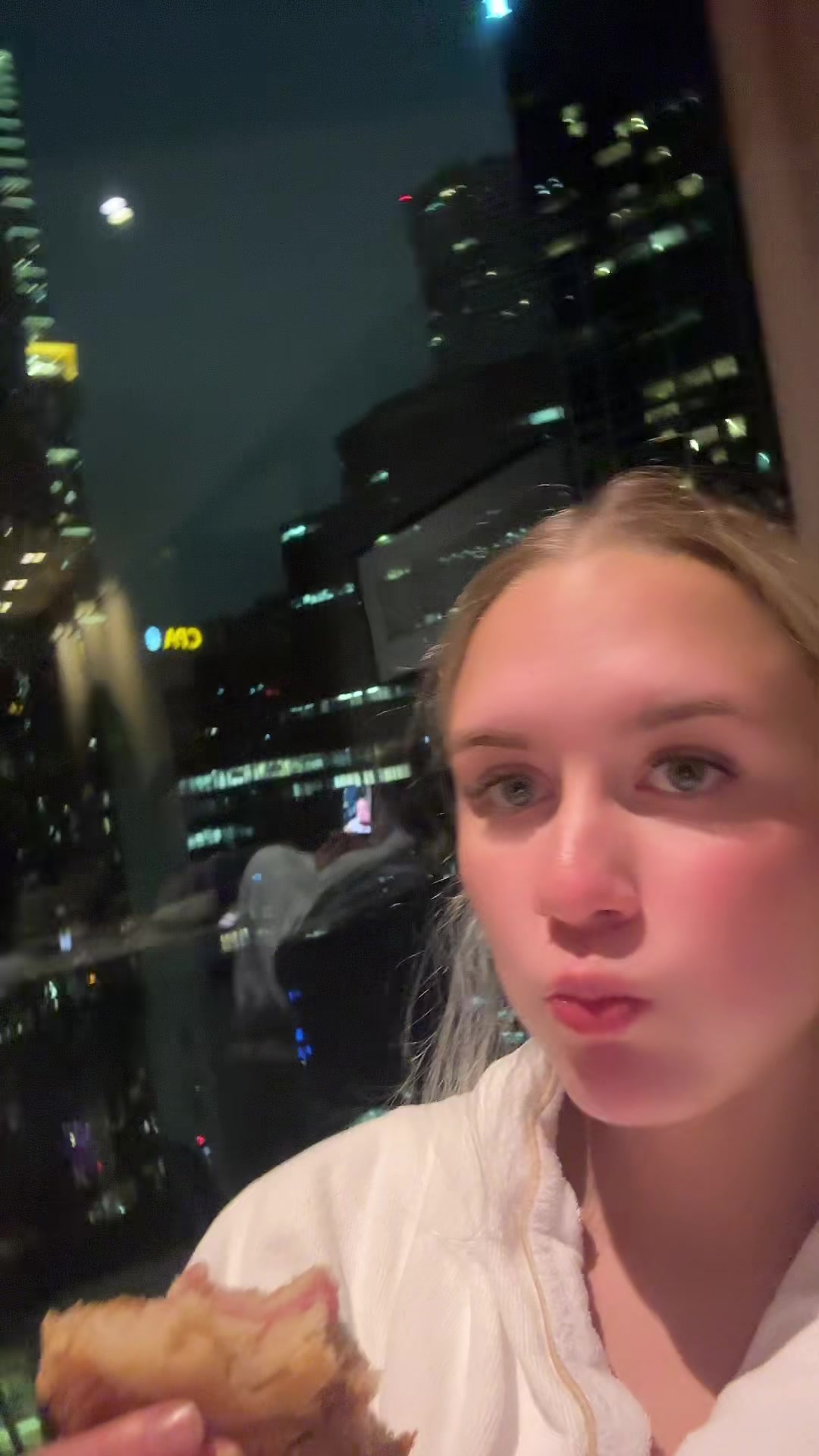 @unironicallyblonde