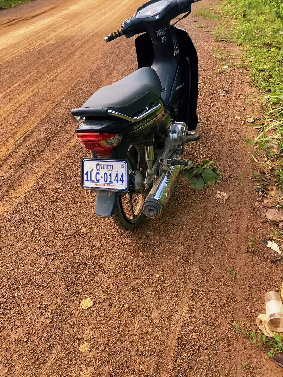 @🧢 អ &bull; ធិ &bull; ការ &bull; សិត 🎒