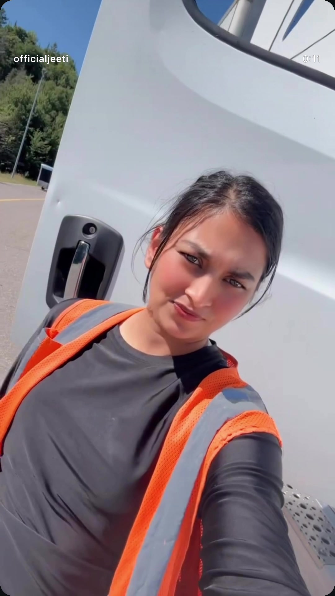 @Officialjeeti