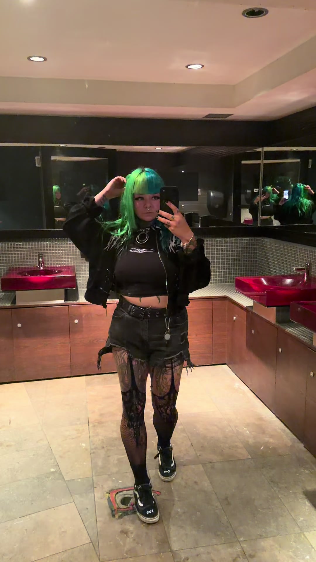 @Ashe 🦇🎃🖤