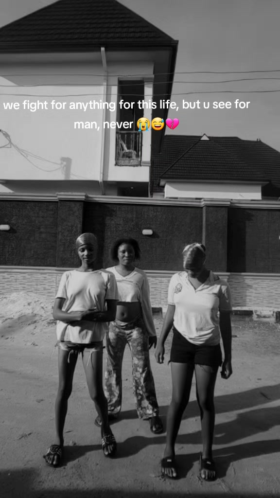 @just us🖤🖤
