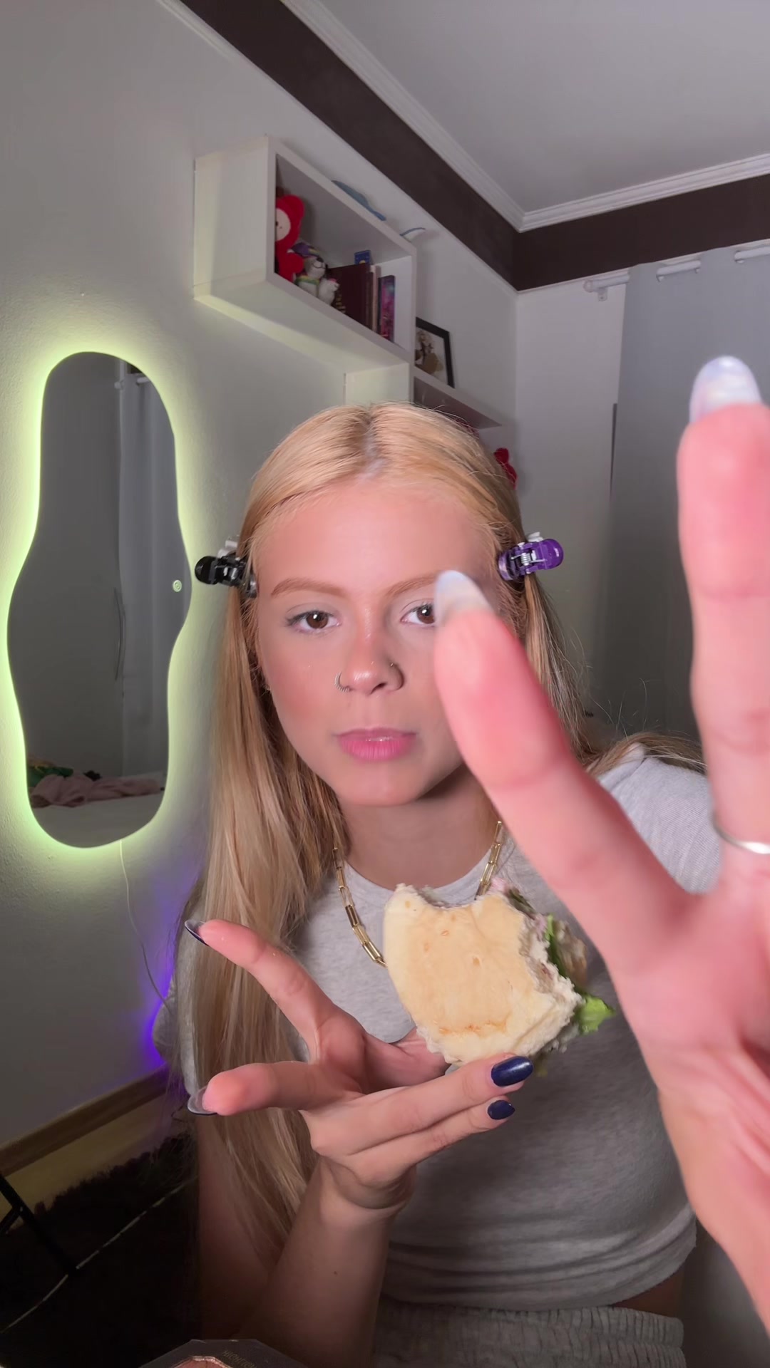 @Clara_branquinhoo