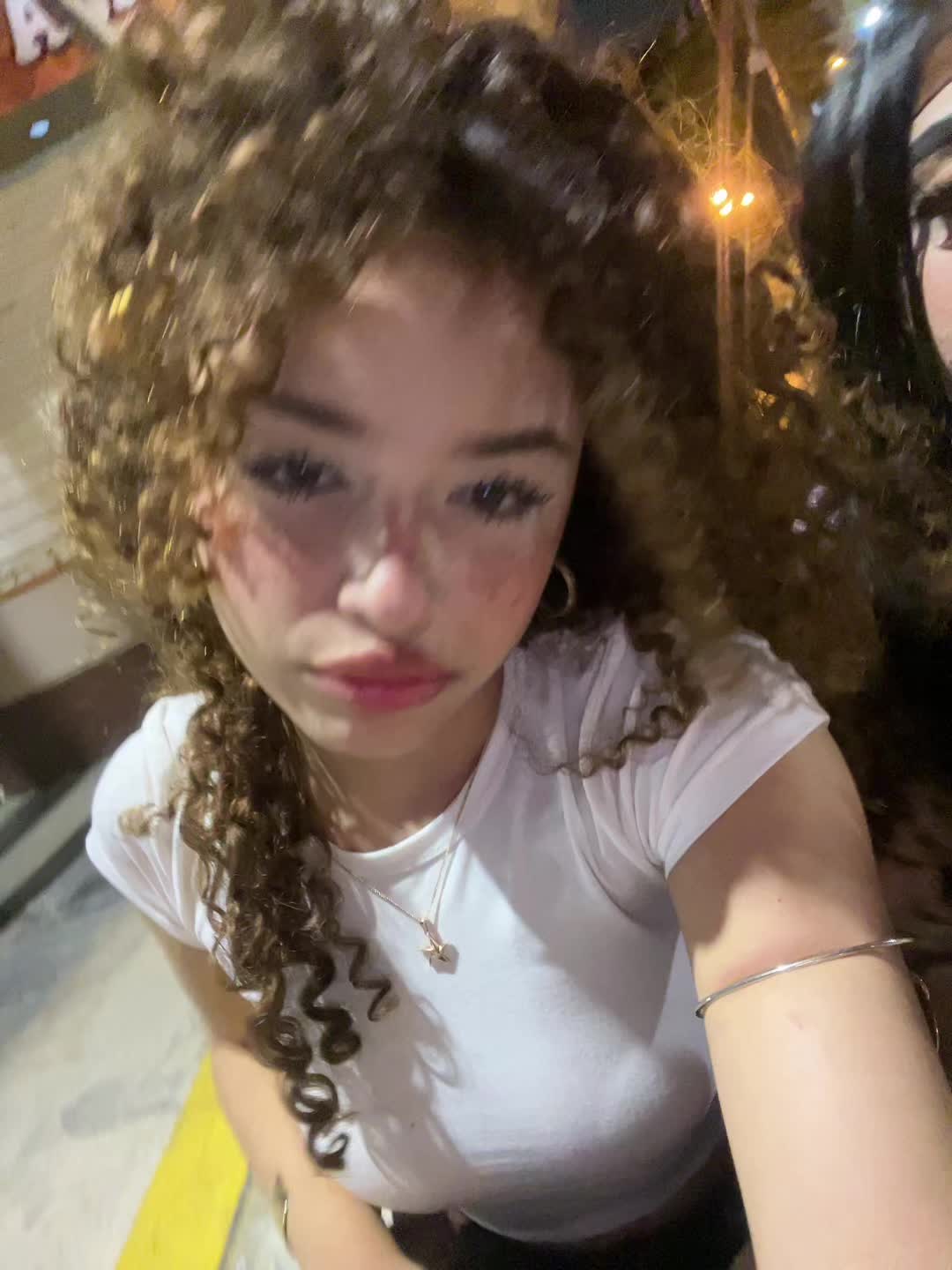@astridvalentinaa0