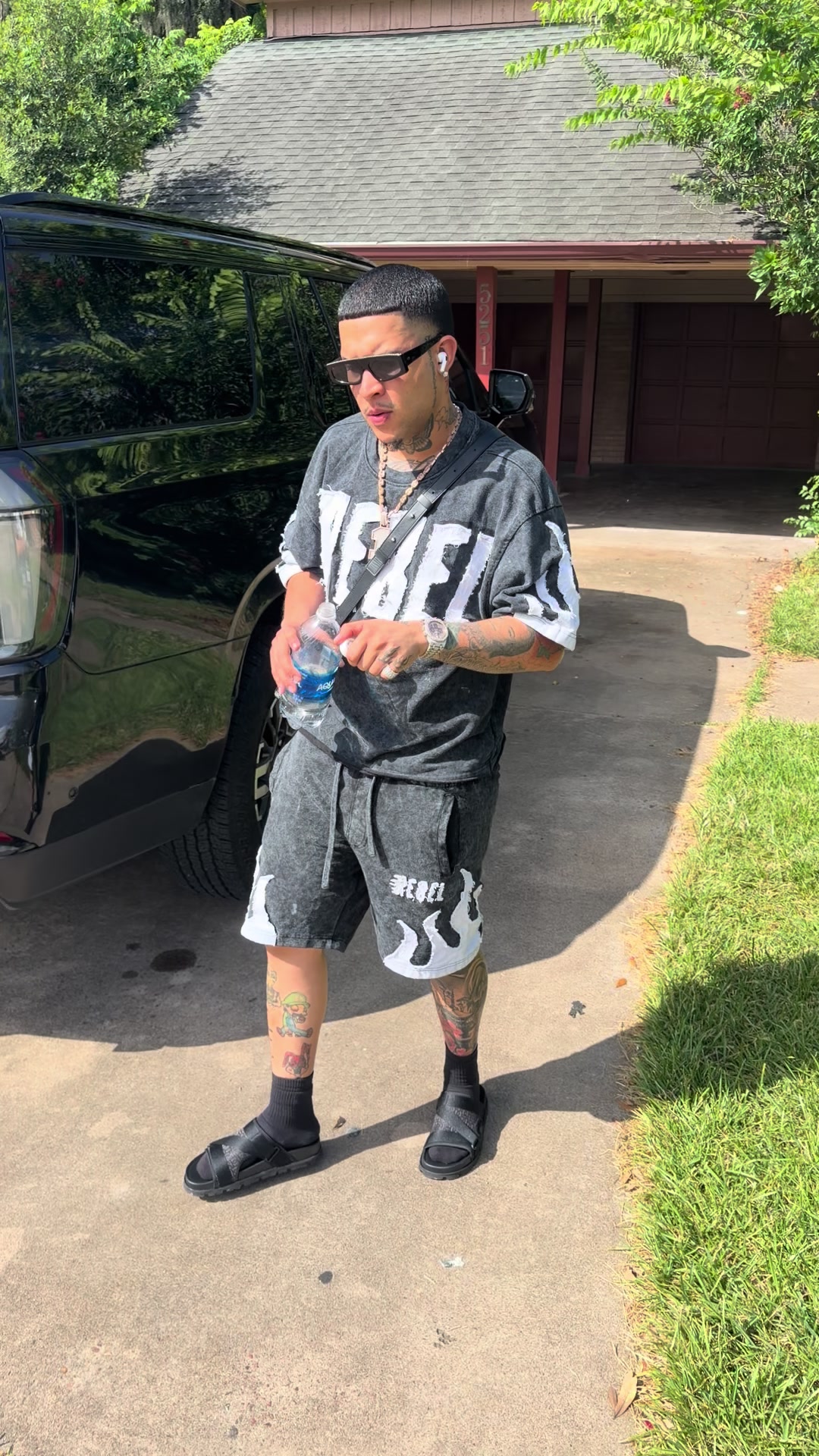 @JeyOne