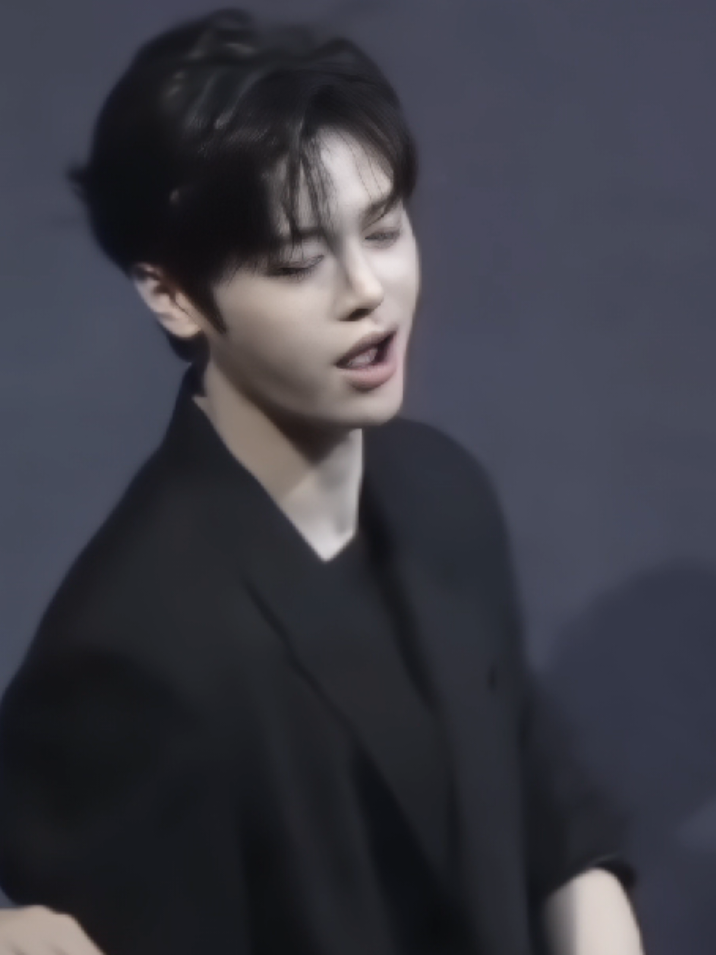 @bi ☽˚.⋆