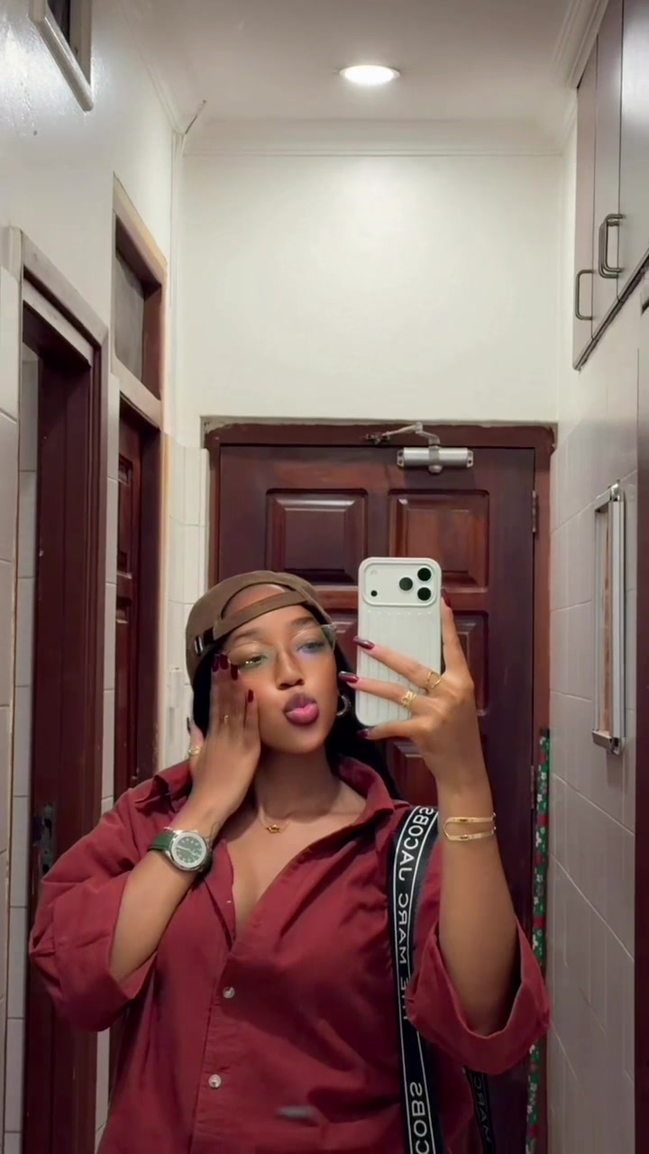 @Dhee💃🦋🦋