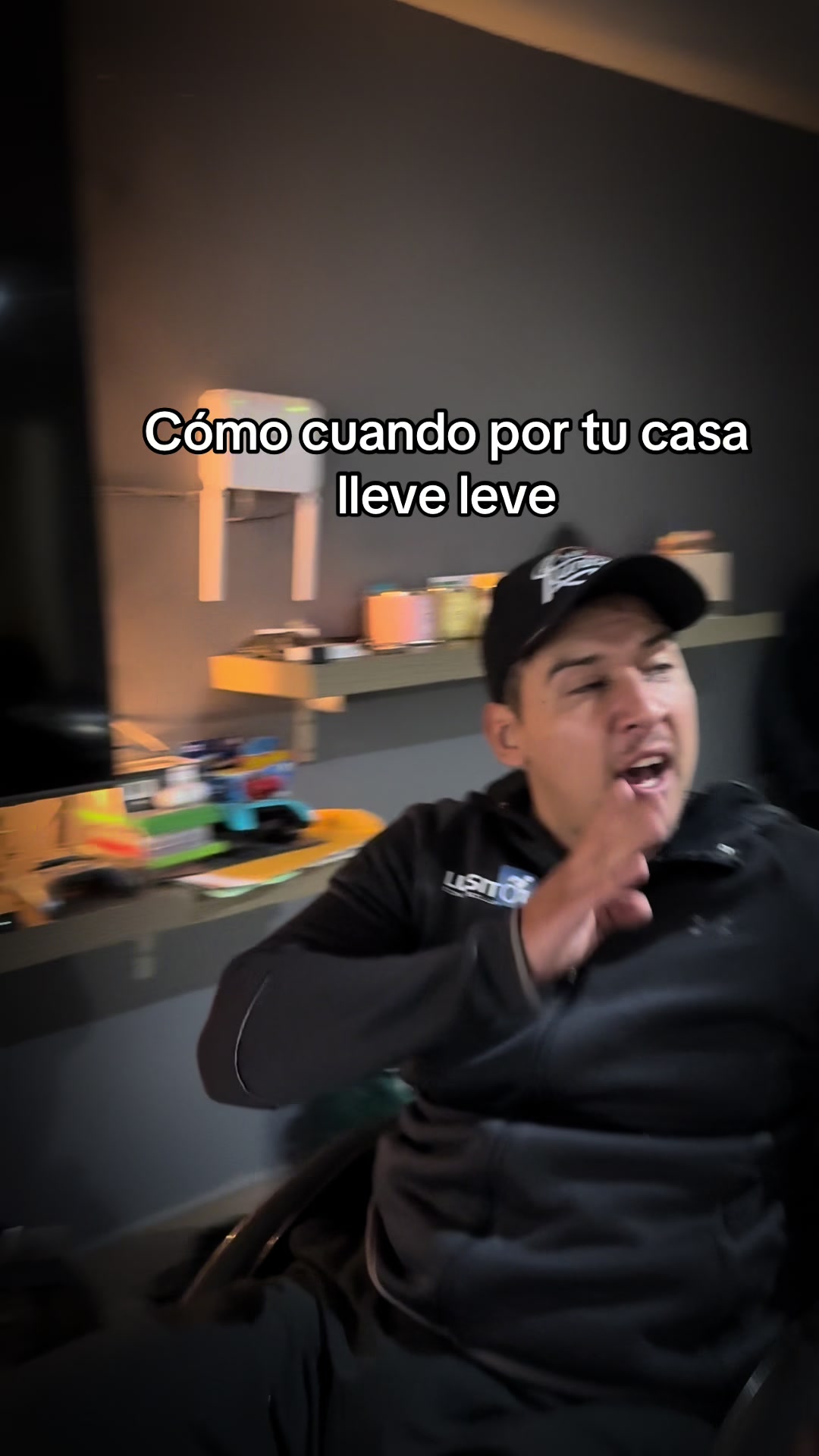 @Luisito con su silla