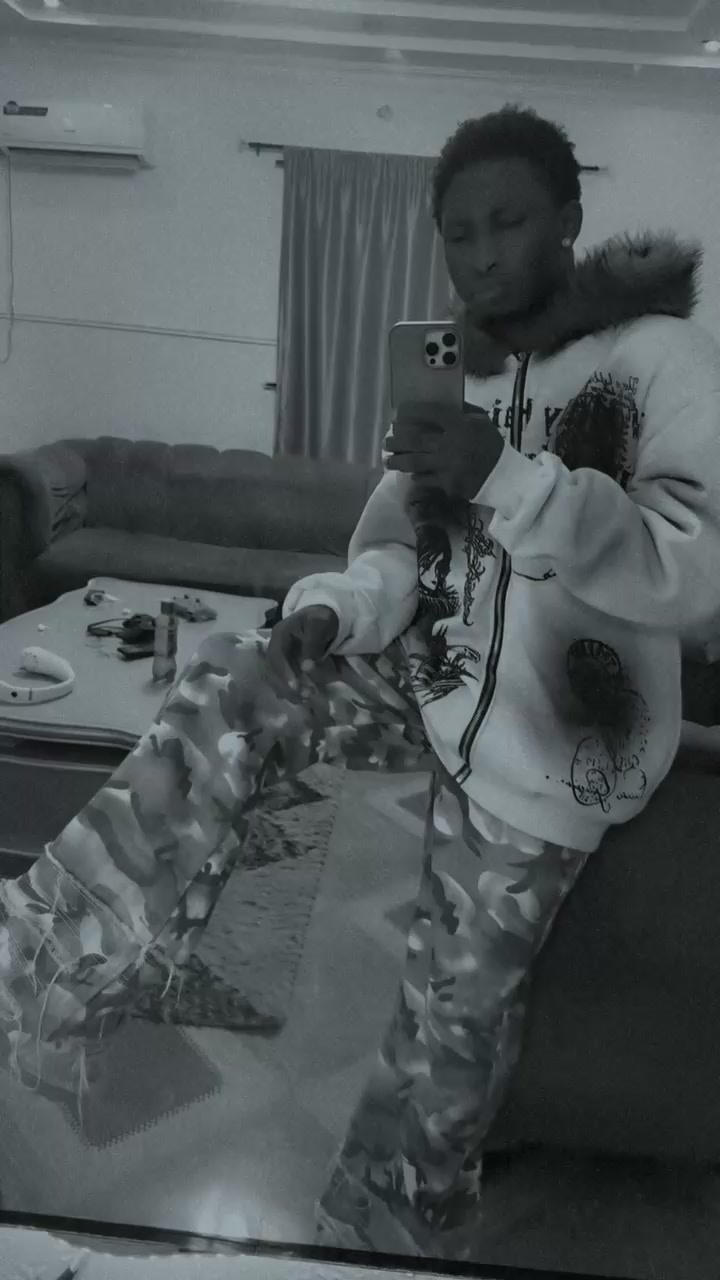 @Mk☮️