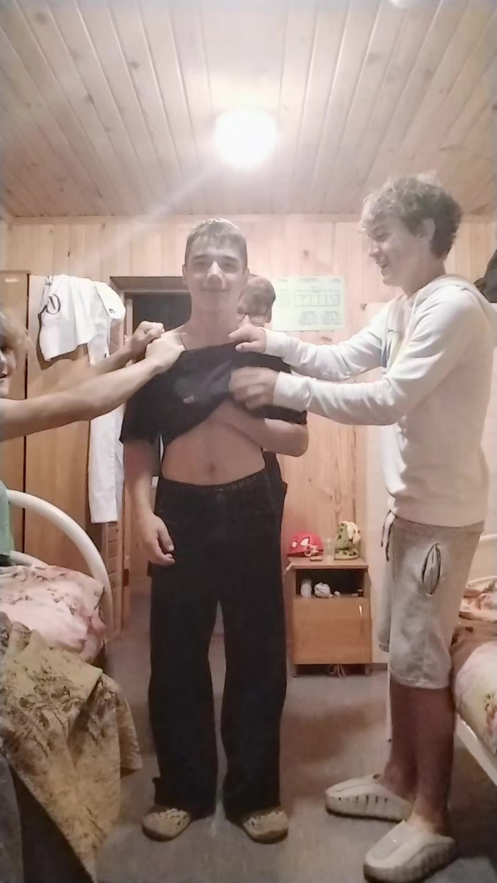 @Горила