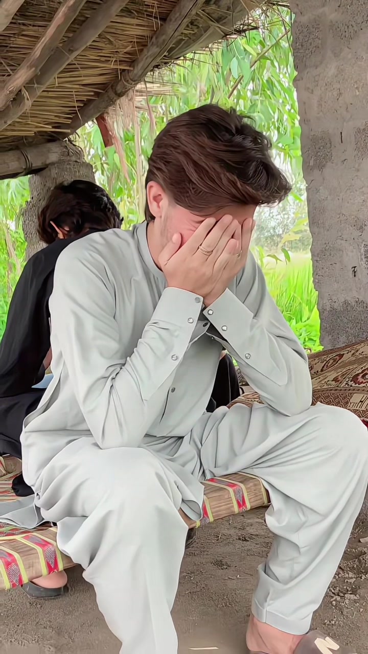 @꧁🥹•بے وفا یار•🥹꧂