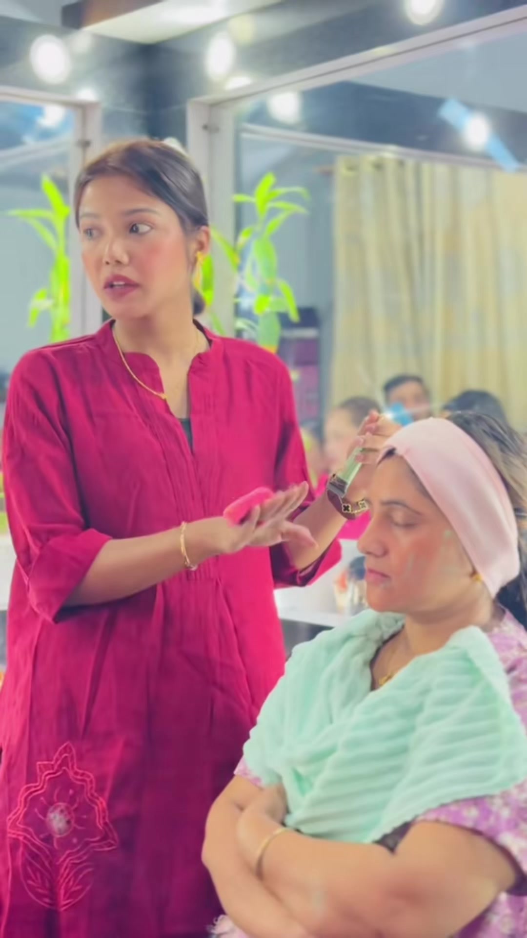 @QUEEN BEAUTY SALON & AACDEMY