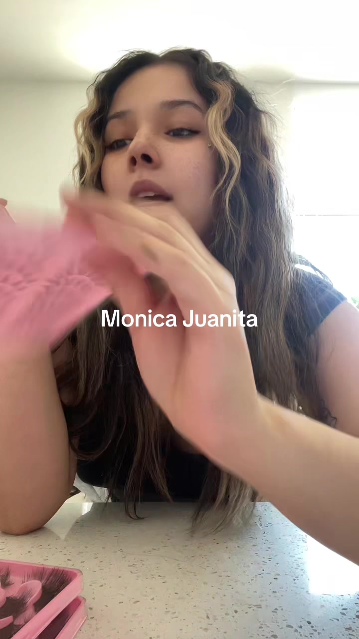 @monicajuanitaa