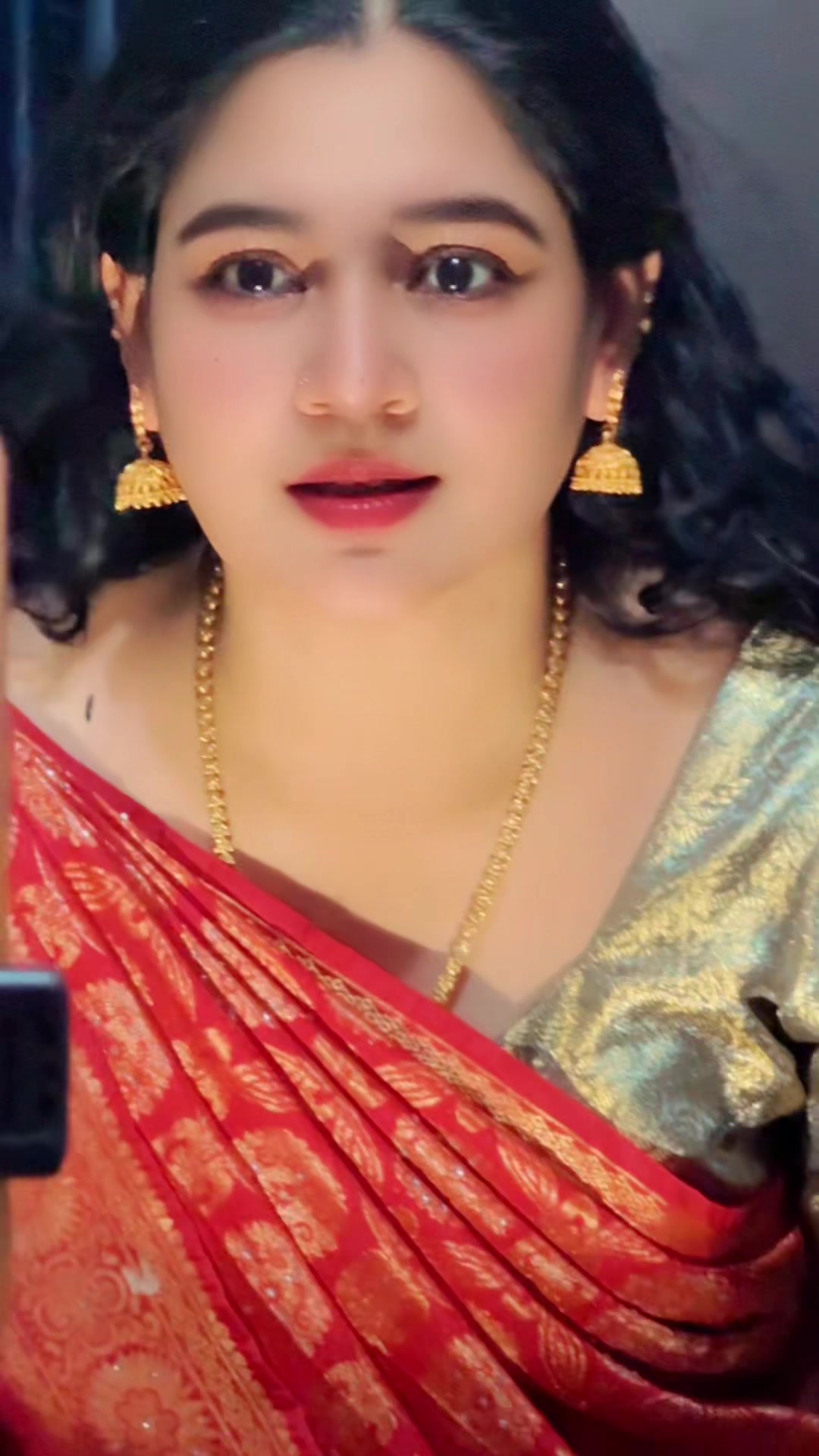 @പോന്നു മിന്നു