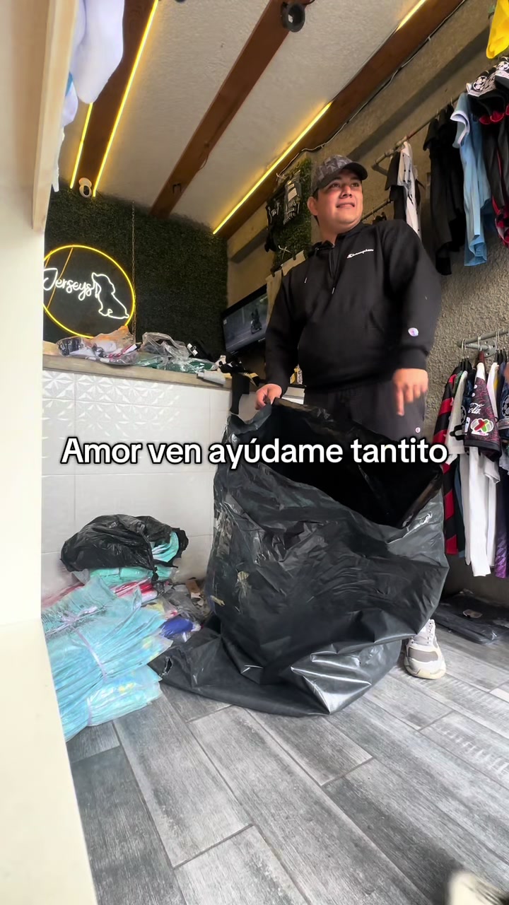 @itzyarely_
