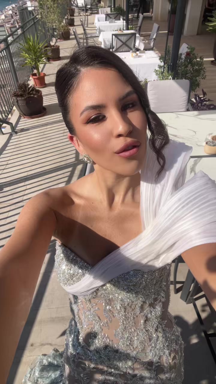 @👩🏽🦱🌸✨🦋