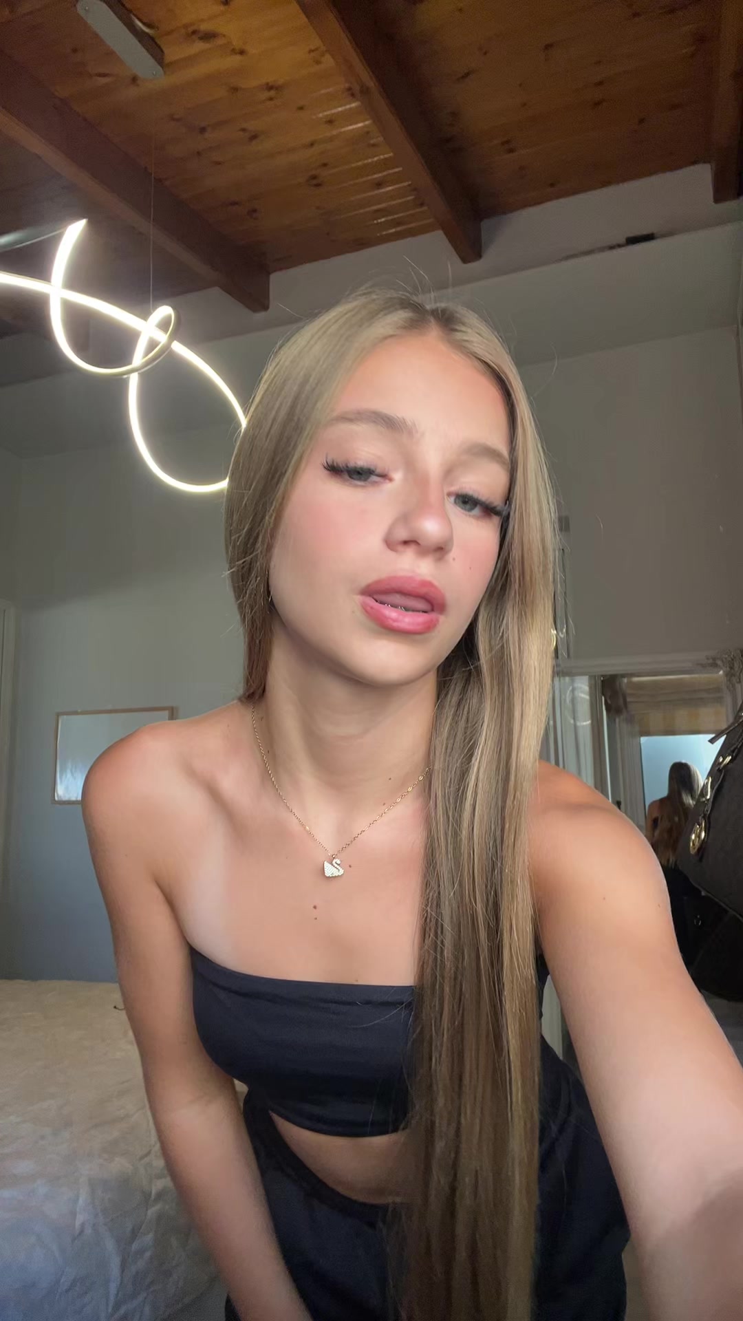 @Bella