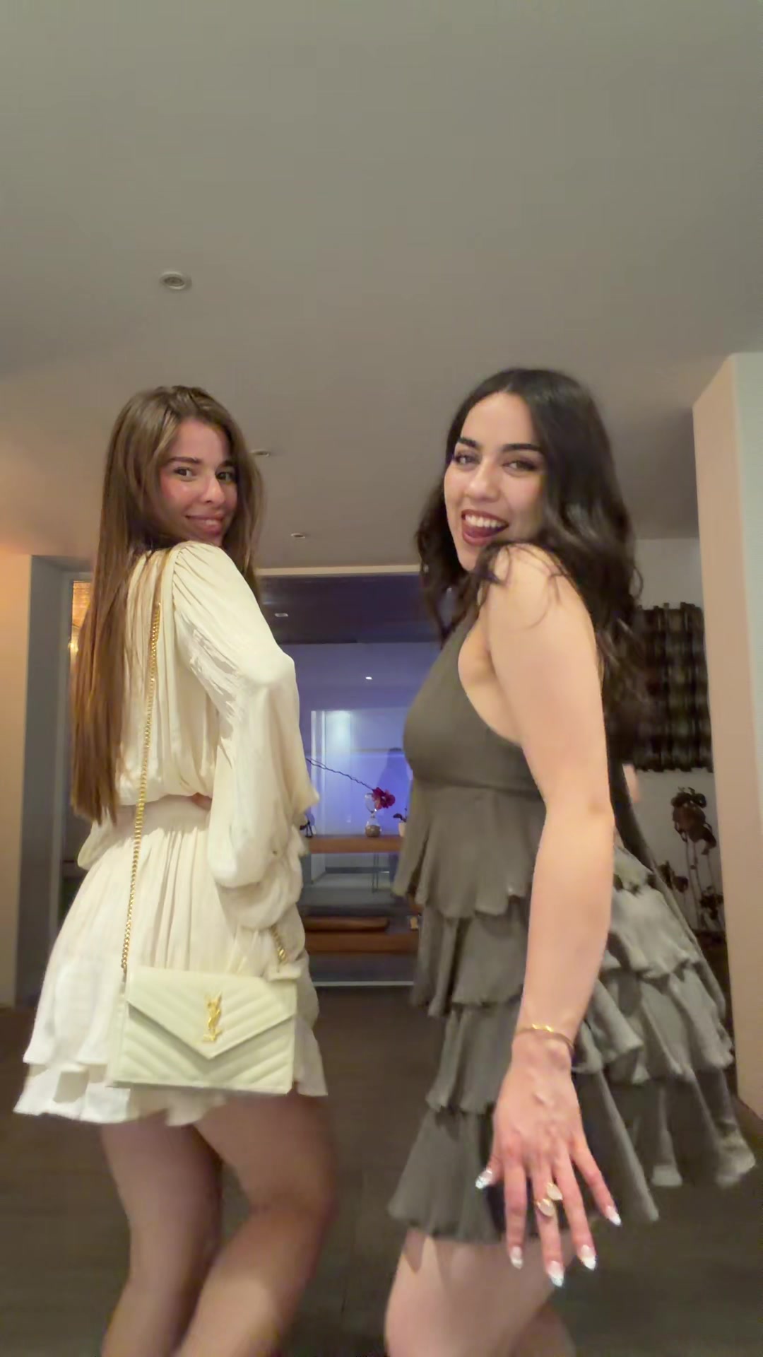 @Samyca_