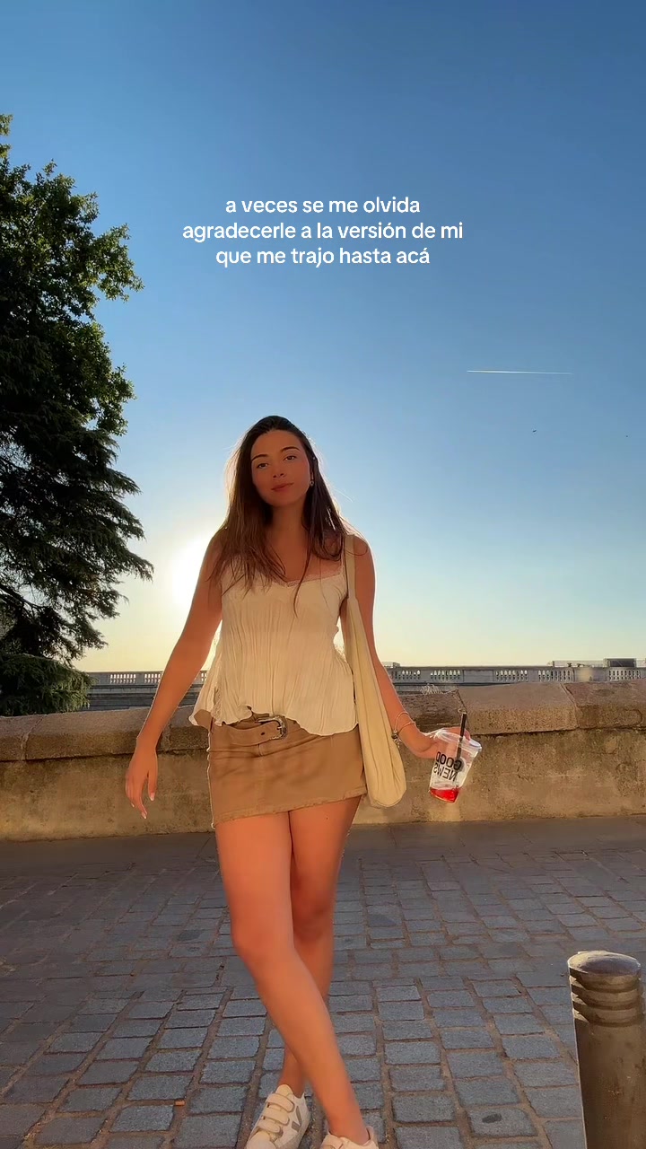 @adrianaleivaac