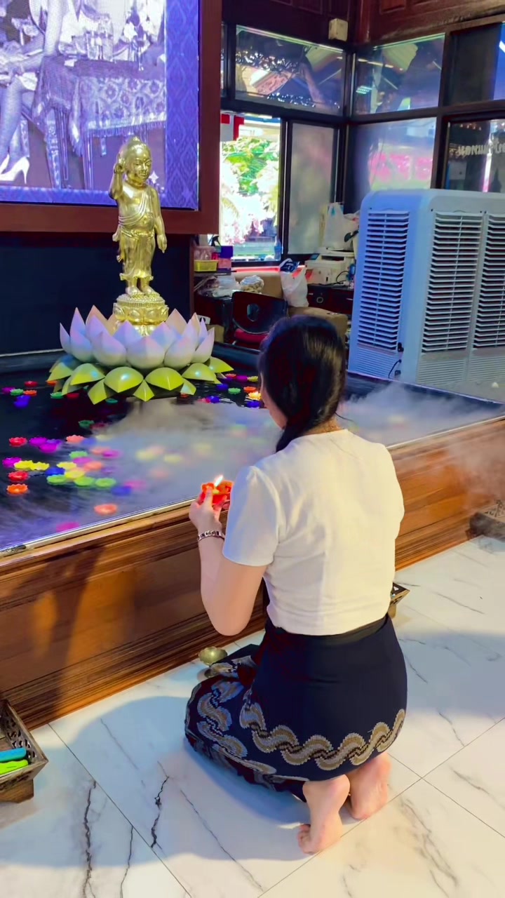 @🦋Nang Khin Moe🦋( ခင်မိုး )🍃