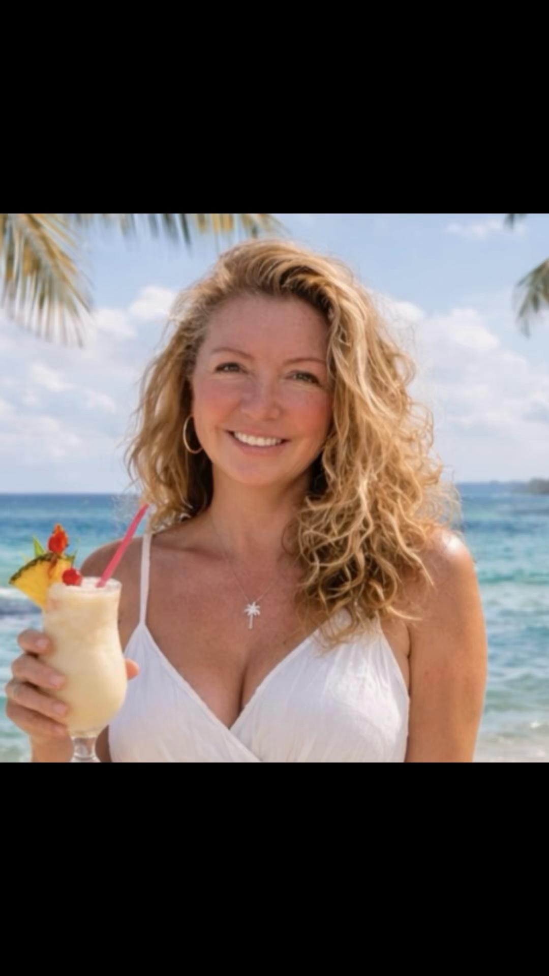 @Beach Travel Girl