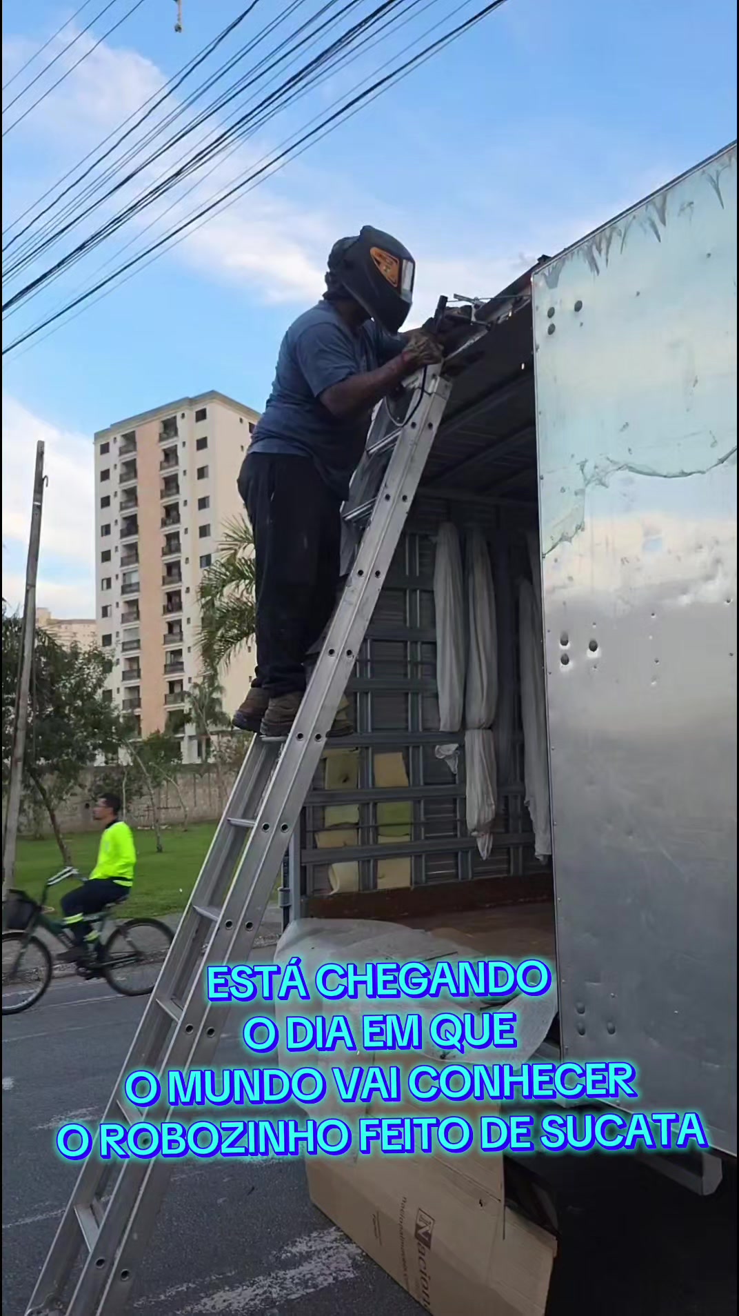 @&Eacute;dy prata