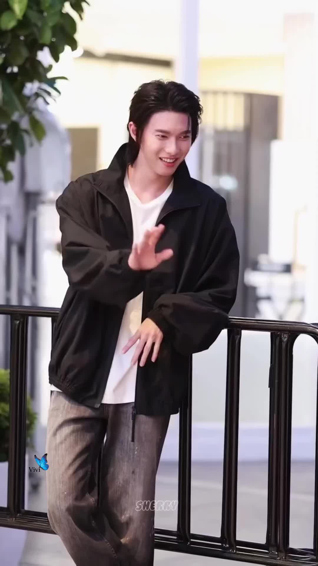 @Vivi🦋