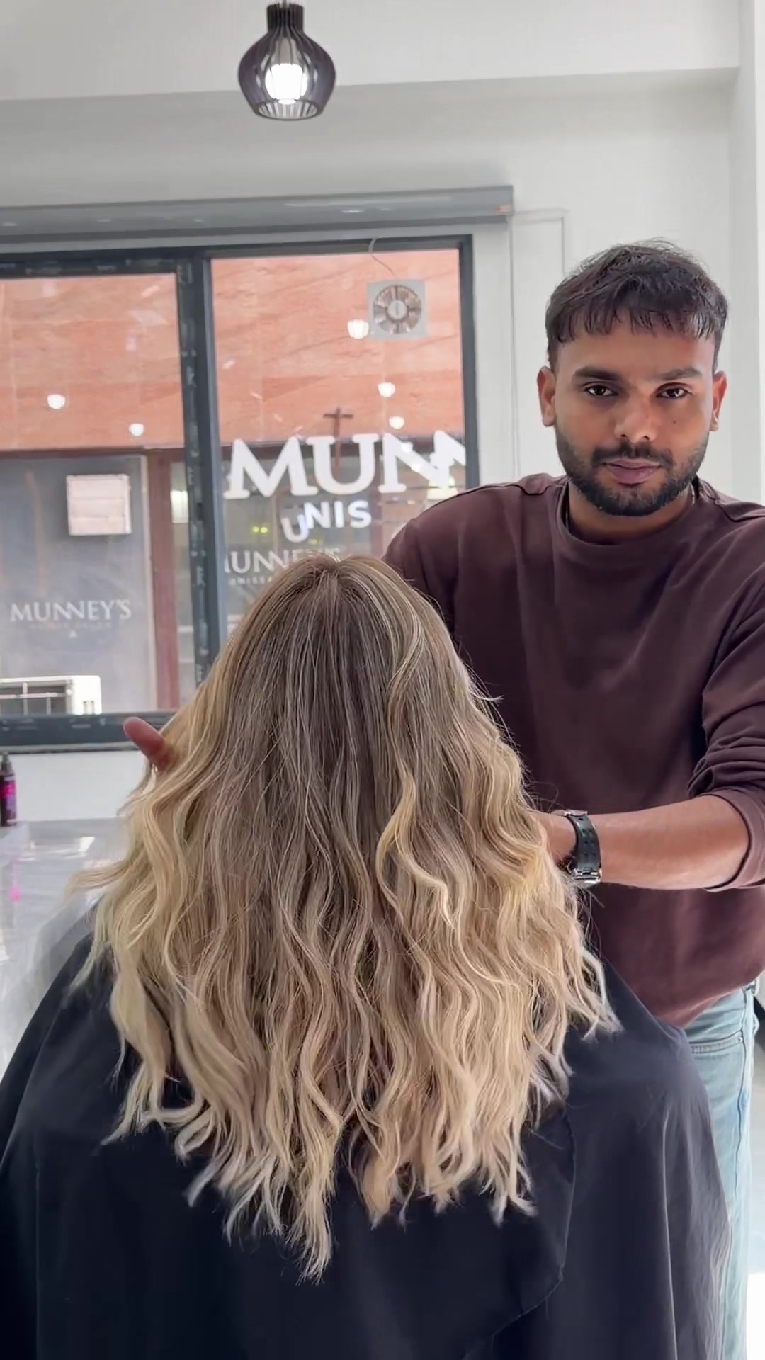 @Munney salon