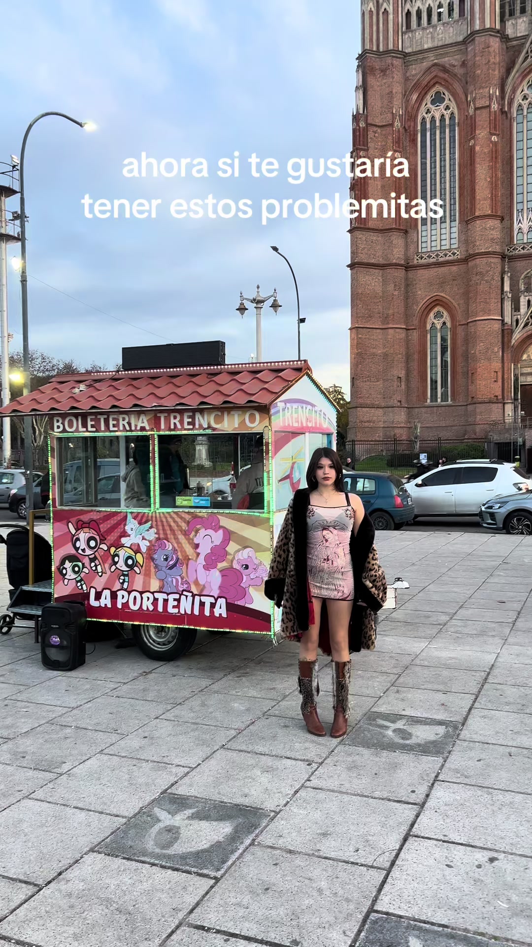 @holalola