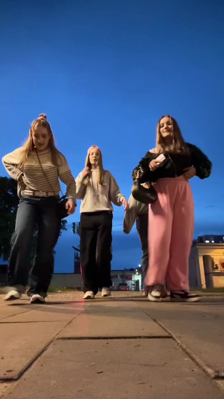 @𝐬𝐢𝐦𝐤𝐤𝐞𝐳𝐳