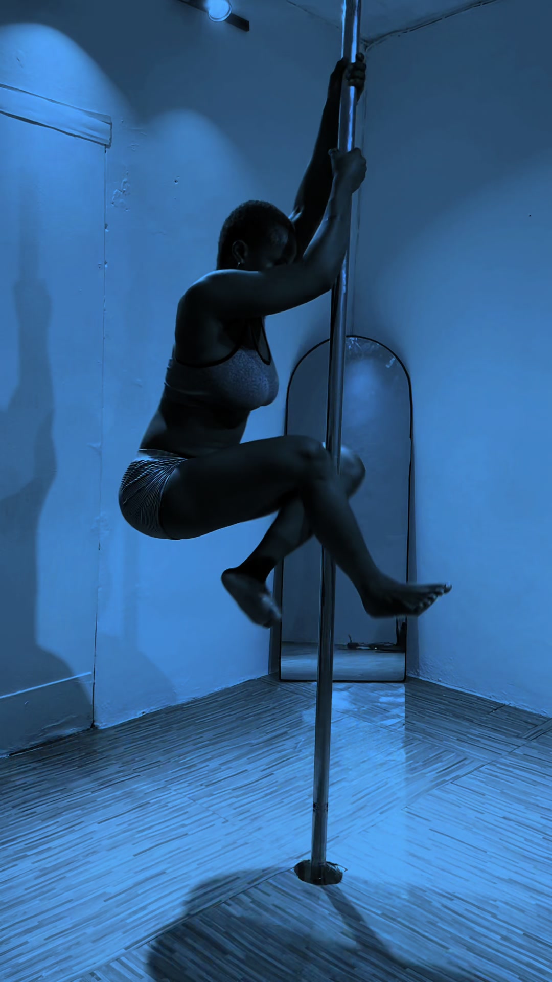 @Briana ~ Pole dancer