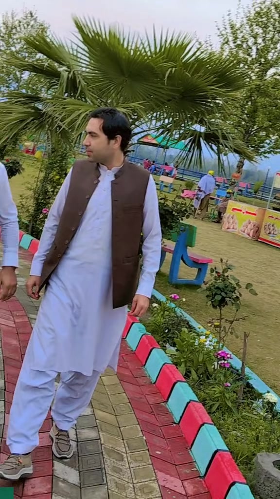 @Sabtain haider Khan hoti 999