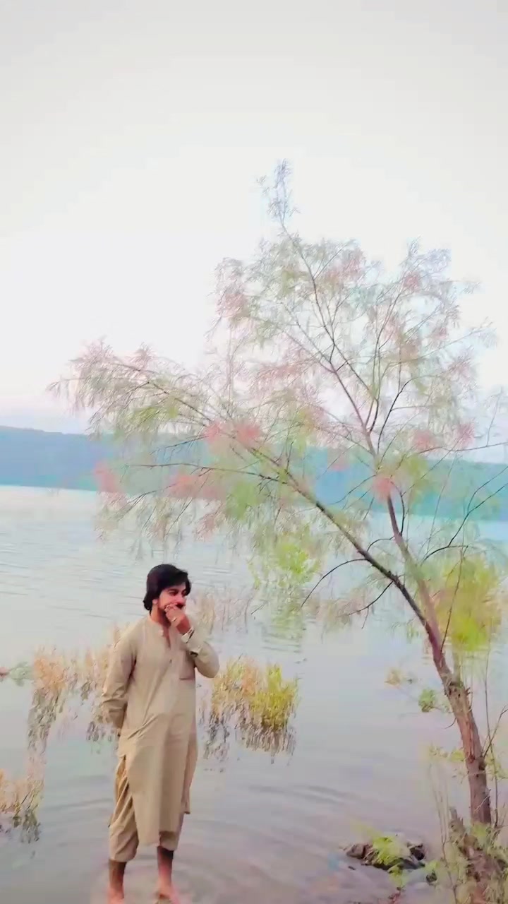 @HOZAIFA KHAN 😎