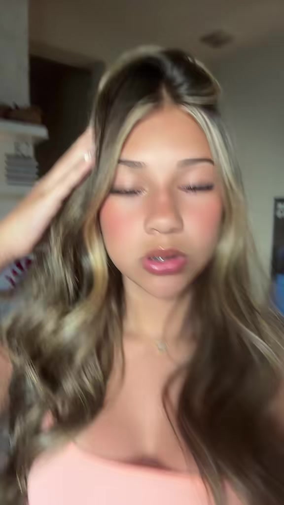 @🕶️🌺🍫🌸Mia