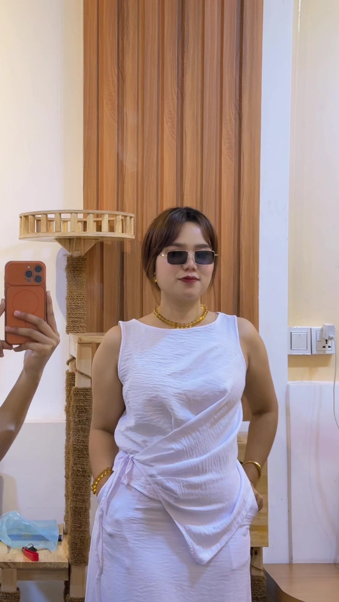 @ယိင်းယိင်းမေမေ (ဆရာမလေး)