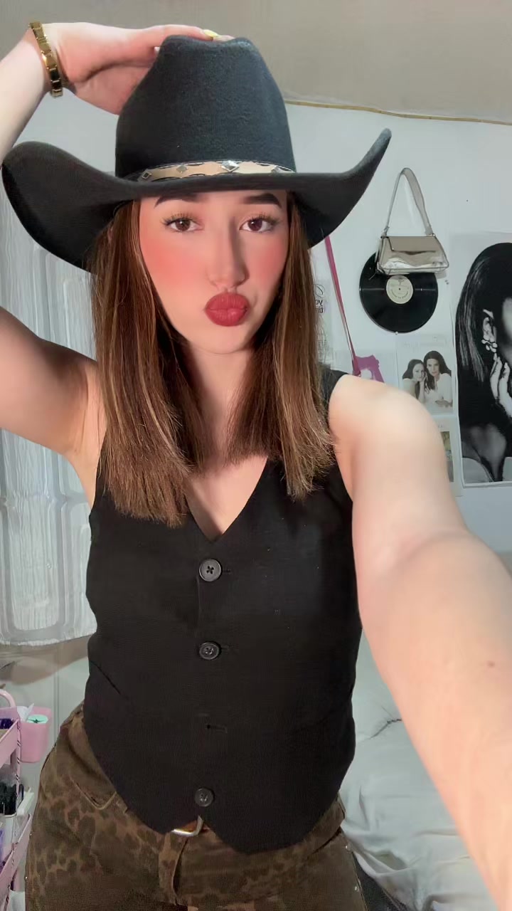 @Moniii