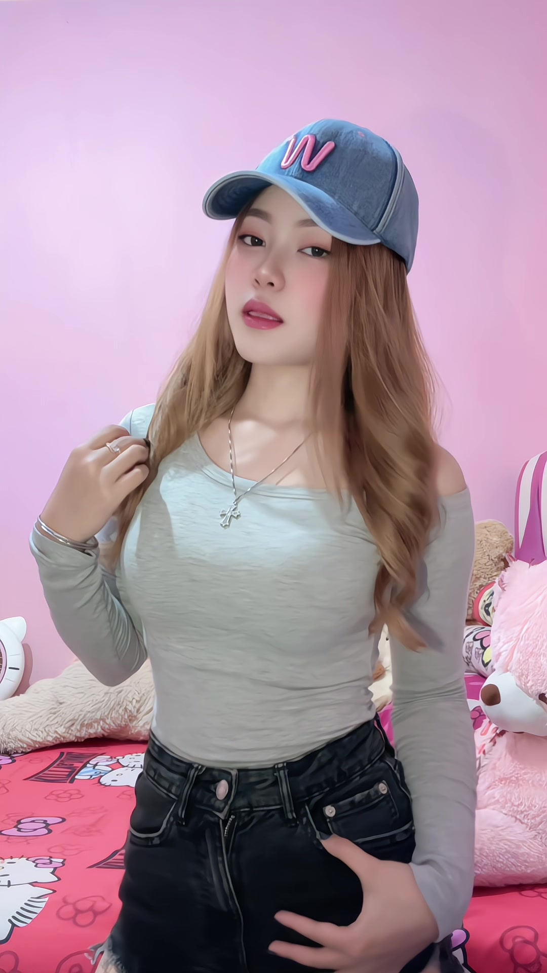 @𝔞 𝔠 𝔥 𝔞 𝔞