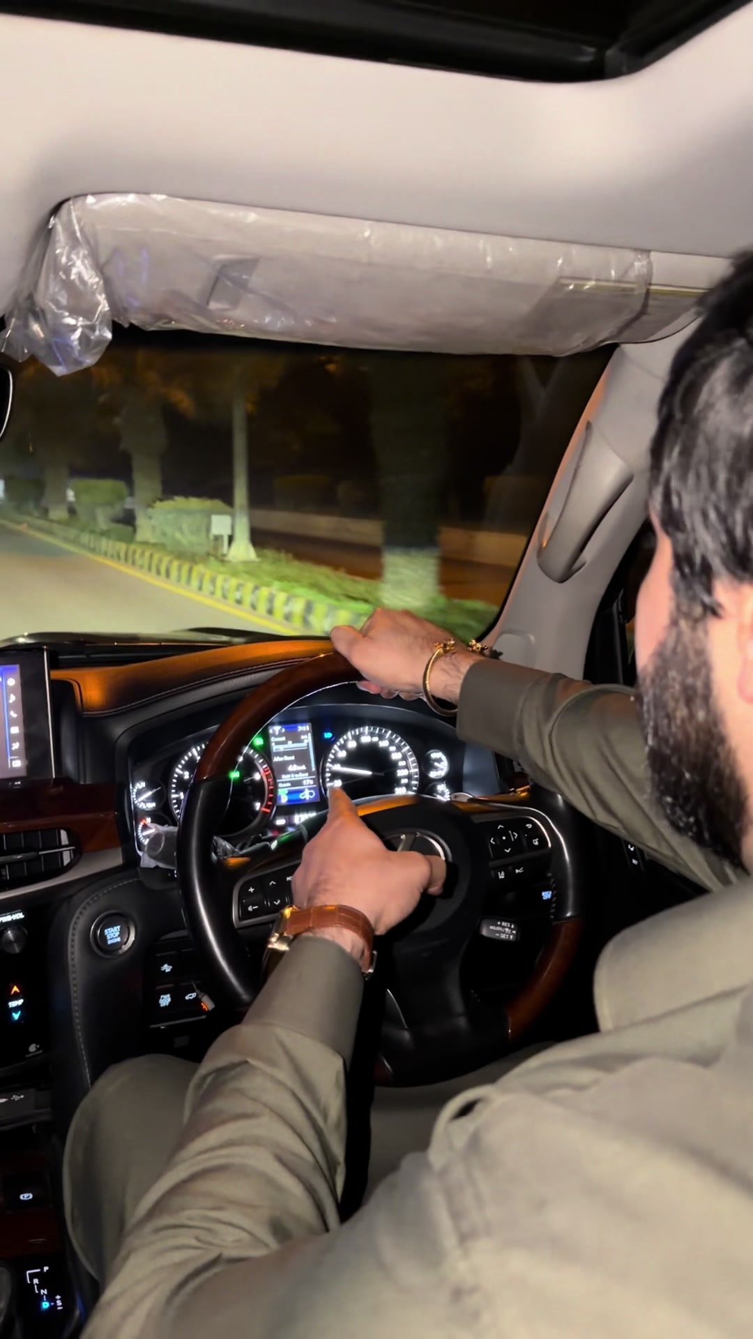@Mian Khizar Hayat 🦅