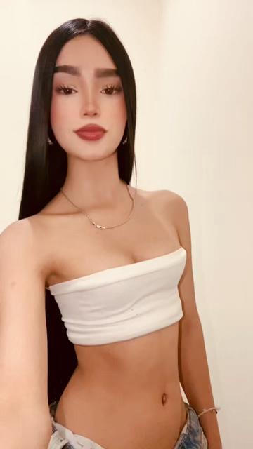 @nicoleerz