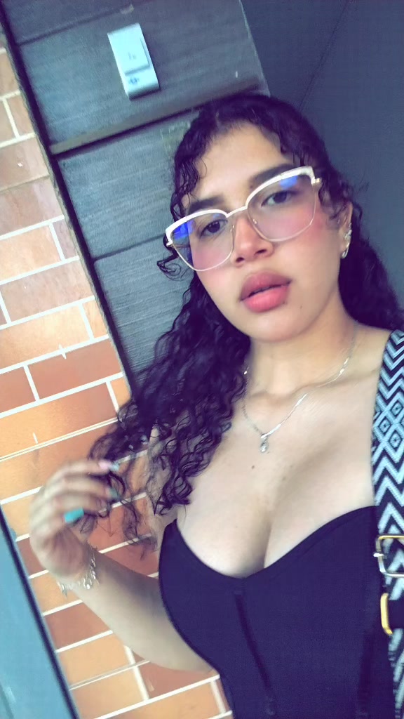 @Mónica🖤.