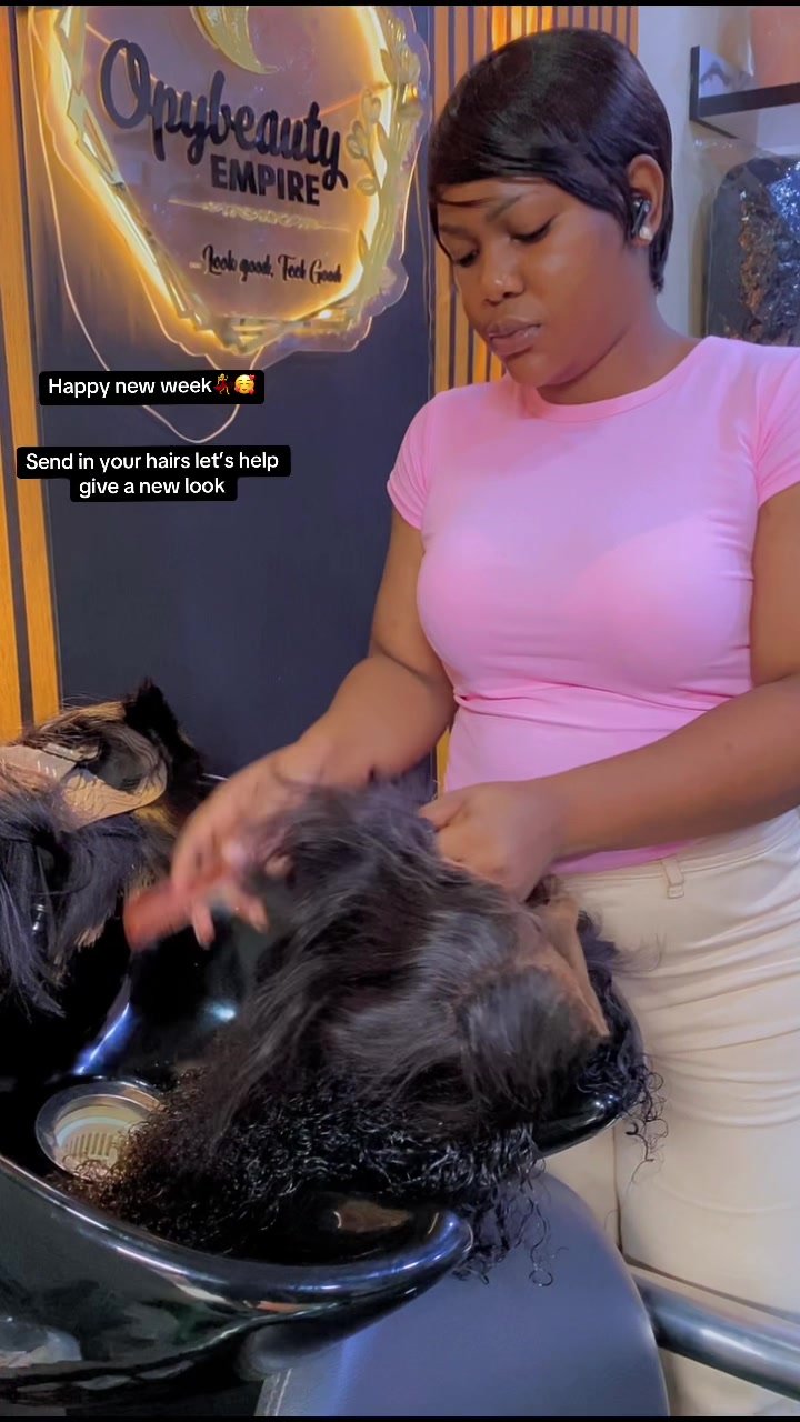 @Wig Stylist in Osogbo