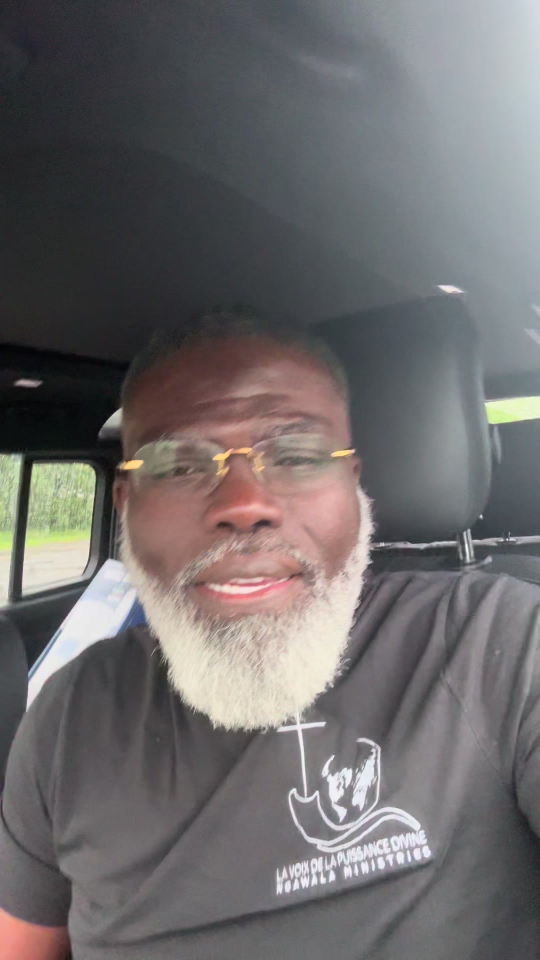 @R&eacute;v&eacute;rend Francis Ngawala