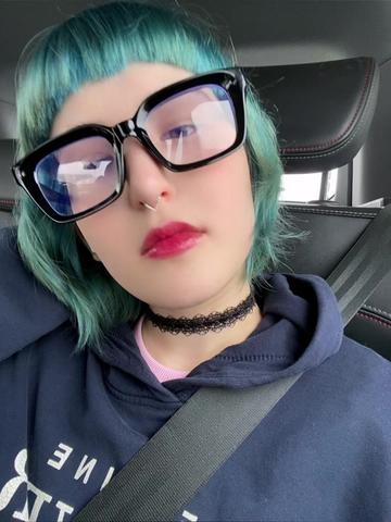 @Molli🫂
