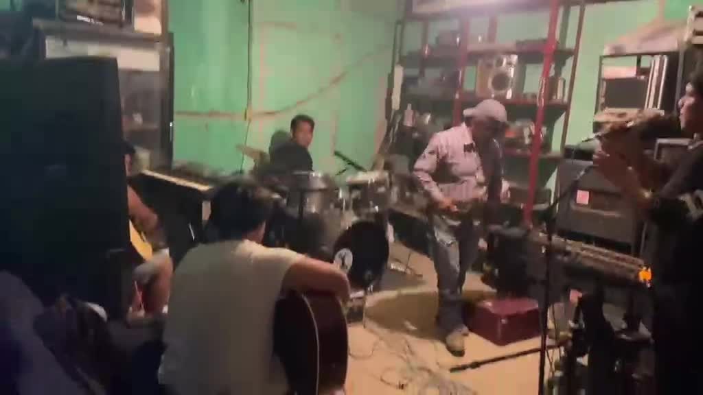 @LosGuPer