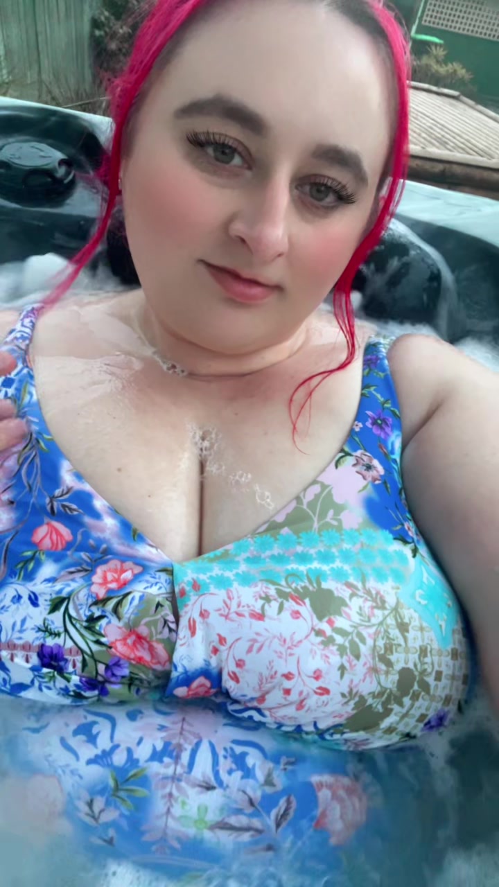 @MissBombshellBettie