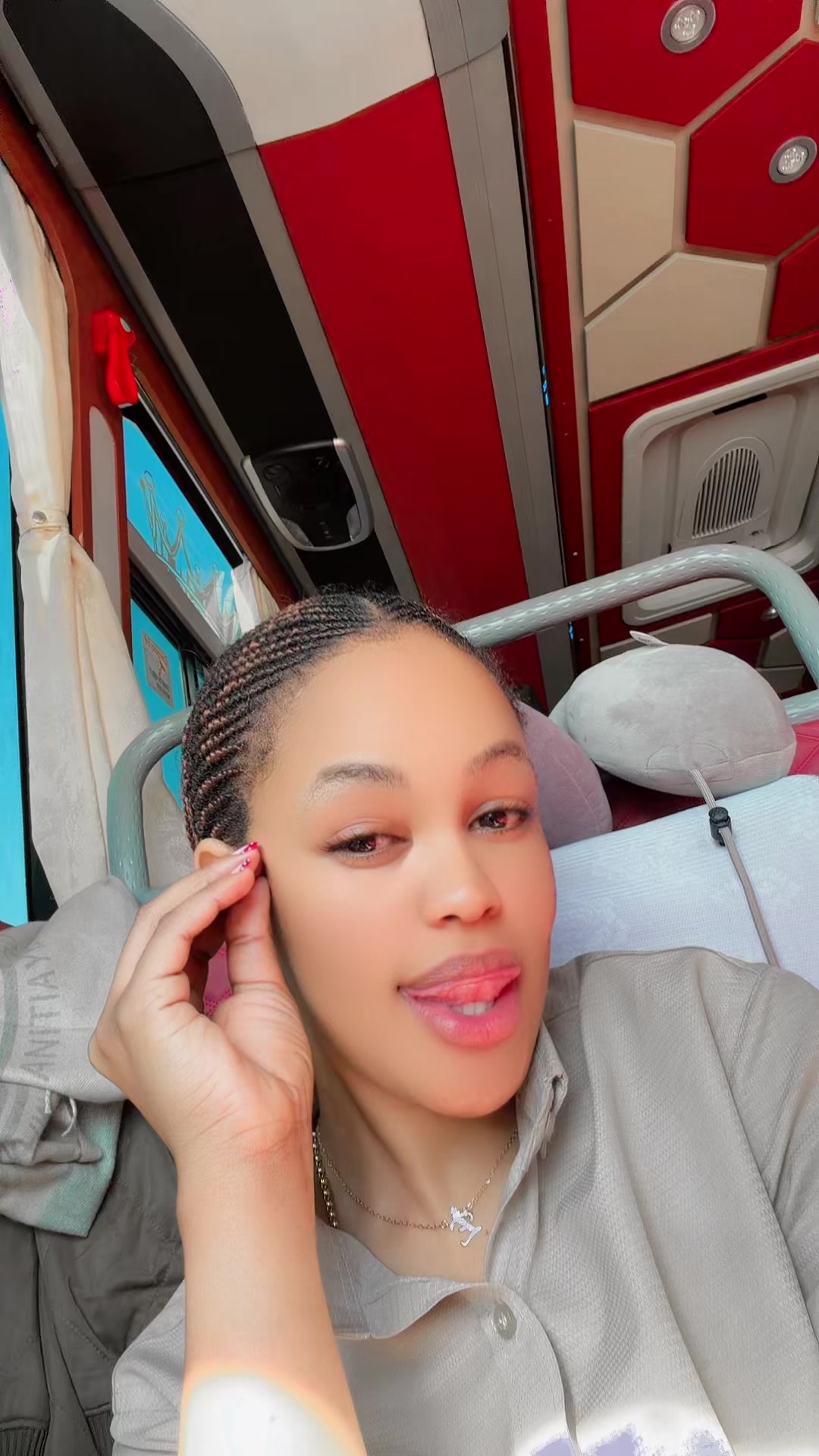 @Ms_b.erth