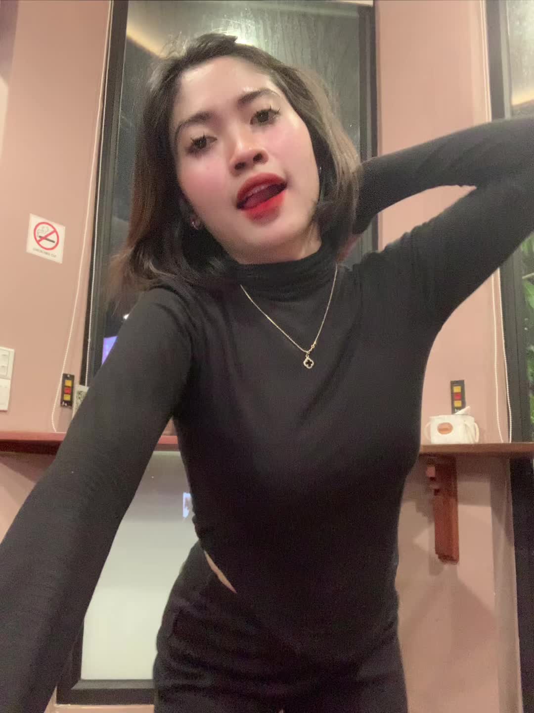 @Ployy