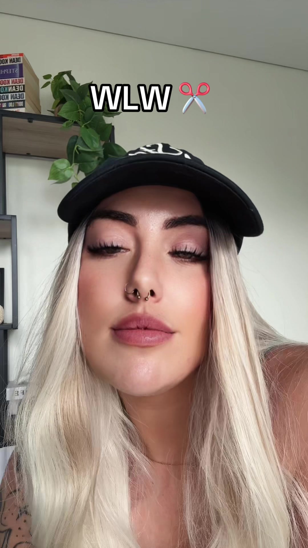@LEASHBIAN 😈