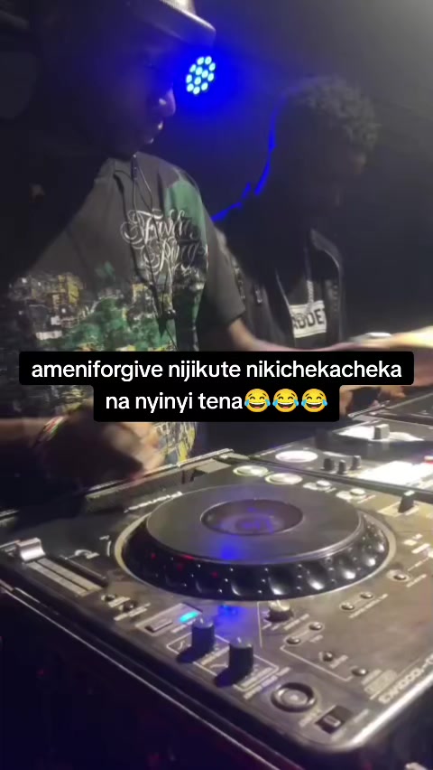 @WEEPON THE ENTERTAINER (DJ)