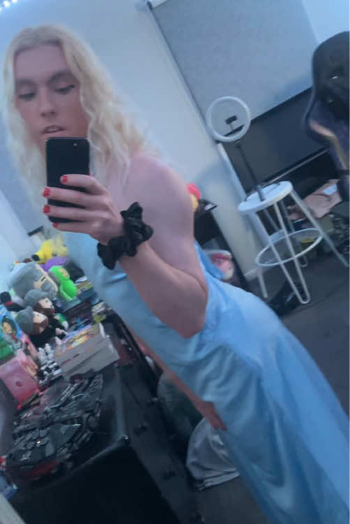 @Foxy_femboy